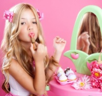 C5NR38 children fashion doll little girl lipstick makeup in pink vanity with mirror